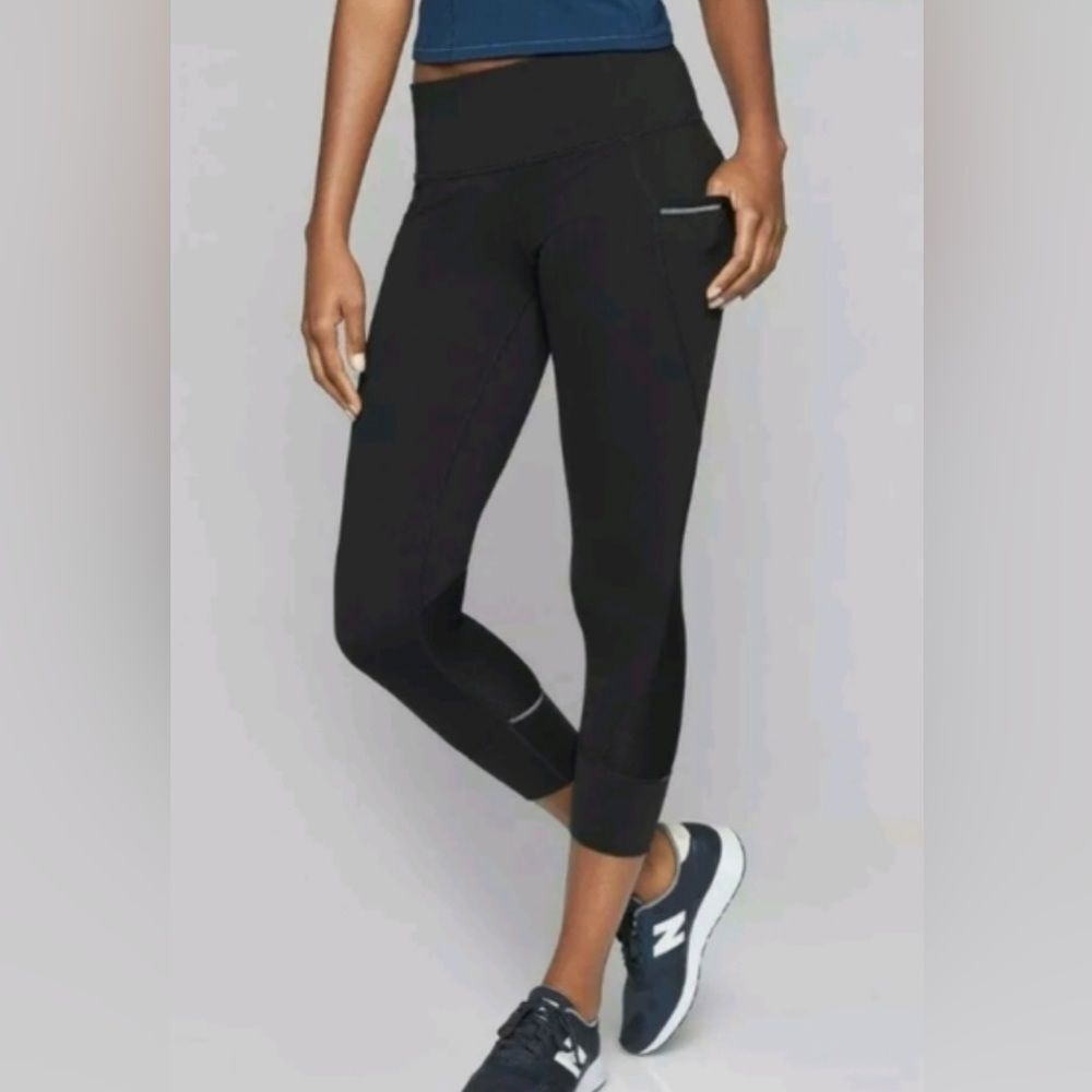 Athleta Replay High Rise Capri Leggings with mesh details and pockets Sz XS EUC